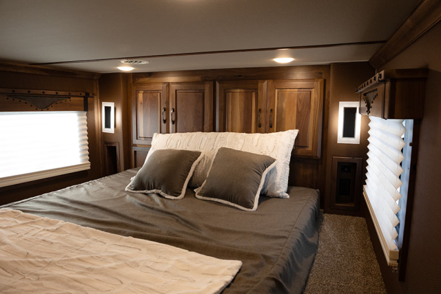 Bed in Gooseneck in LL8X18BBSRB Laramie Edition Livestock Trailer | Lakota Trailers