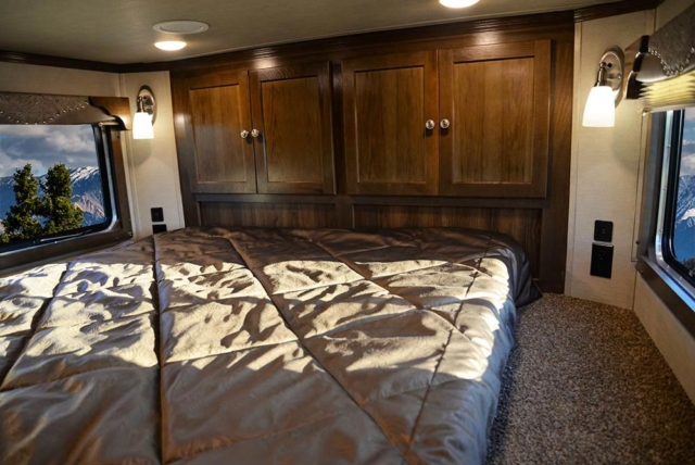 Bed in Gooseneck in SLE8X16SRB Laramie Edition Livestock Trailer | SMC Trailers