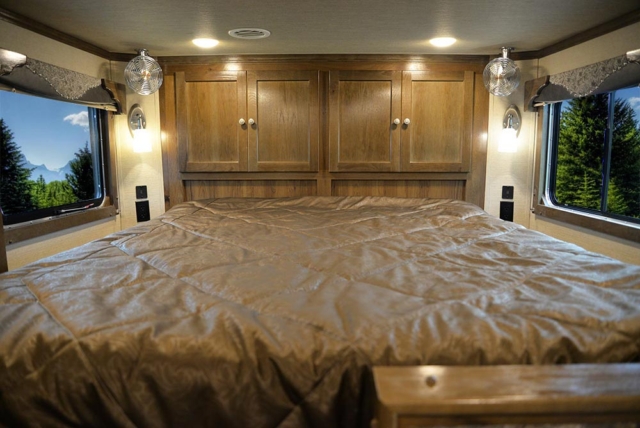 Bed in Gooseneck in SLE8X11SFK Laramie Edition Livestock Trailer | SMC Trailers