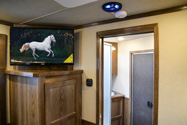 TV in Living Quarters in SL8X9SR Laramie Edition Horse Trailer | SMC Trailers
