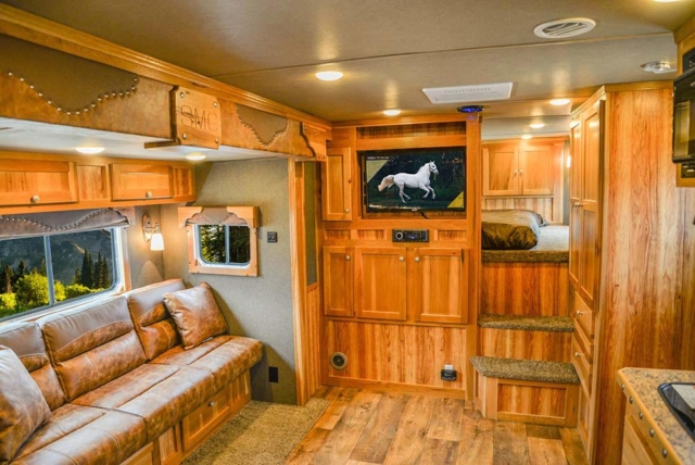 Barnyard Interior in a Laramie SL8X13SRK | SMC Horse Trailers